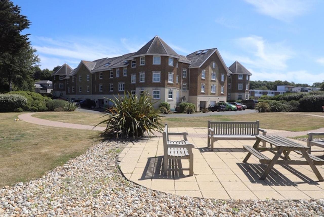 12A Solent Landing Direct Beach Access Bembridge Bagian luar foto