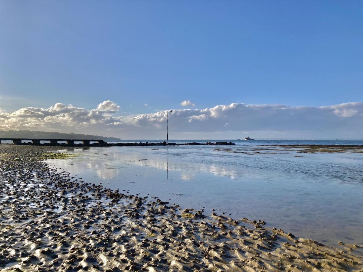12A Solent Landing Direct Beach Access Bembridge Bagian luar foto