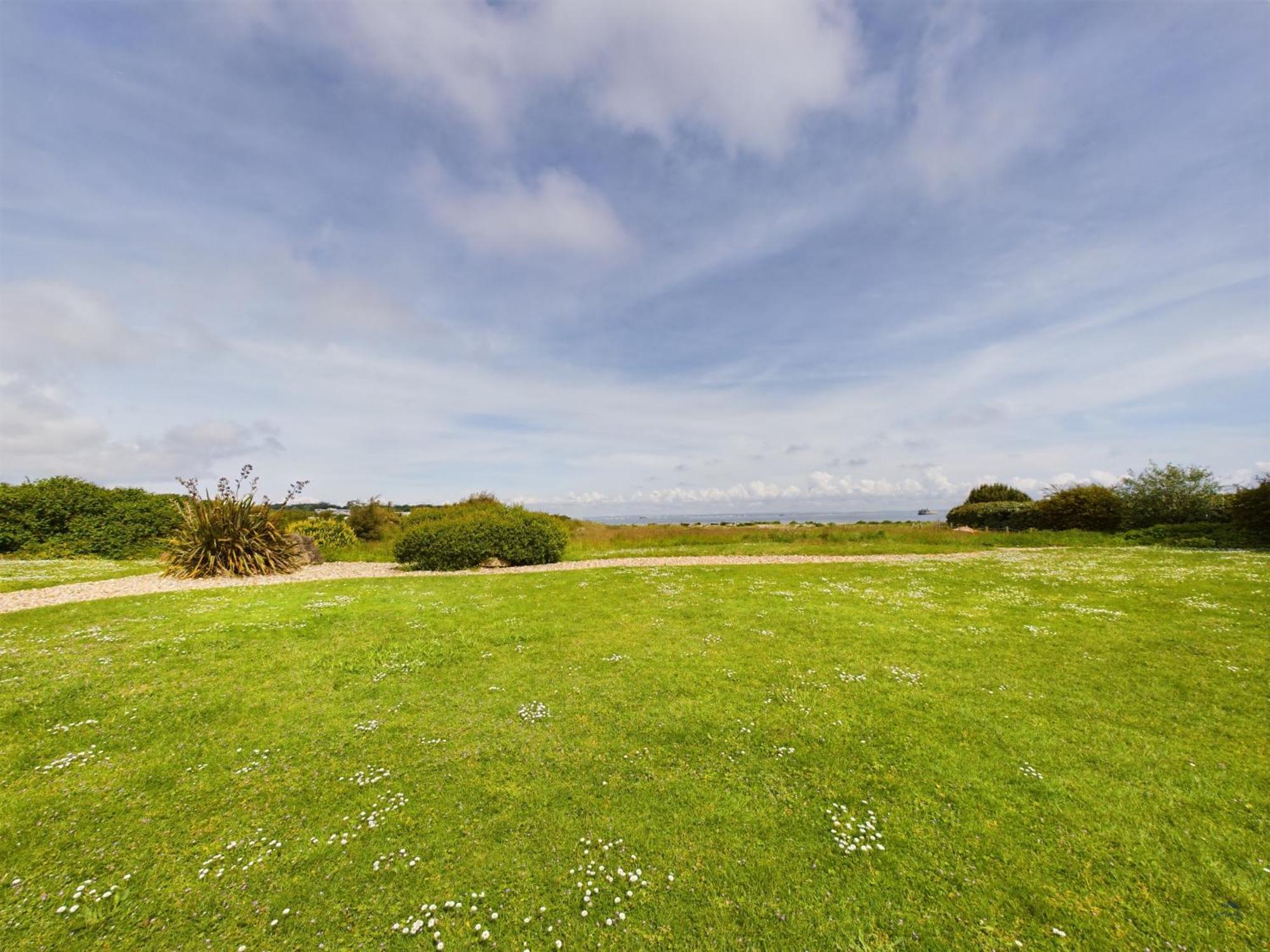 12A Solent Landing Direct Beach Access Bembridge Bagian luar foto